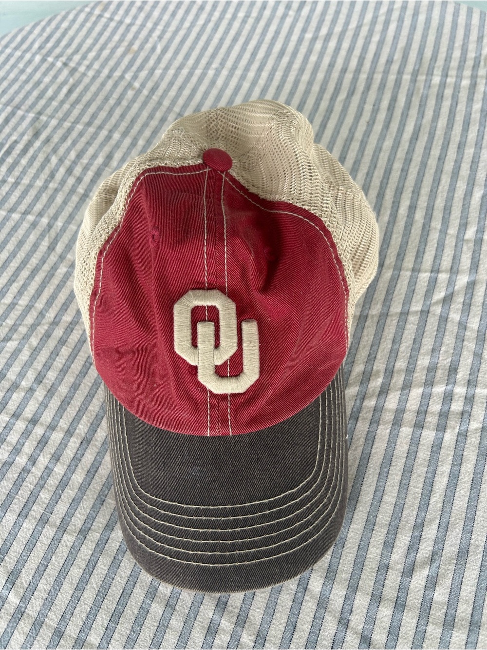 OU (University of Oklahoma) Top of the World distressed trucker cap. OS.